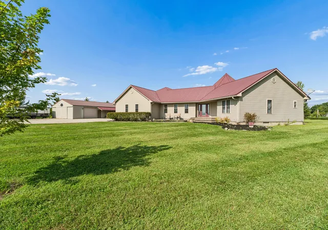 Photo 3 of Single family home for sale at 18964 London Rd, Circleville, OH 43113 | MLS# 226032981 | Listing updated on 2026-09-02
