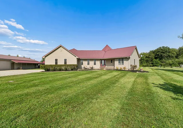 Photo 4 of Single family home for sale at 18964 London Rd, Circleville, OH 43113 | MLS# 226032981 | Listing updated on 2026-09-02