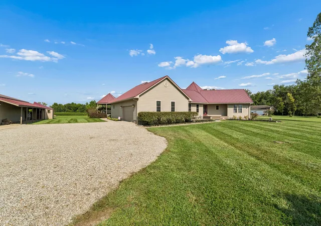 Photo 5 of Single family home for sale at 18964 London Rd, Circleville, OH 43113 | MLS# 226032981 | Listing updated on 2026-09-02