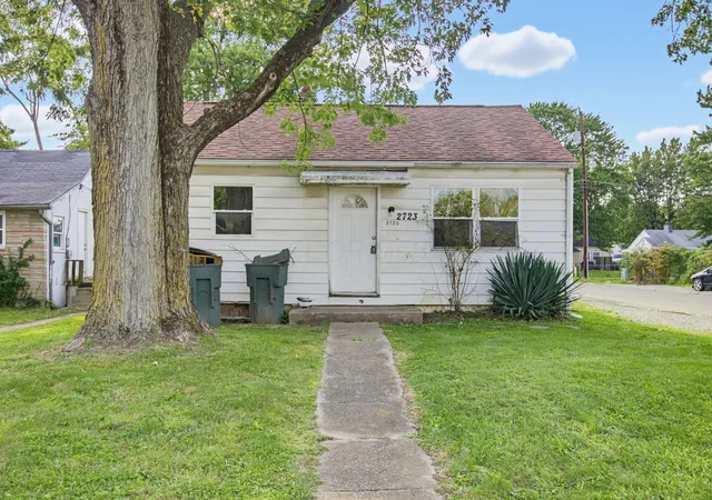 Photo 3 of Single family home for sale at 2723 Mcguffey Rd, Columbus, OH 43211 | MLS# 226032237 | Listing updated on 2026-09-28