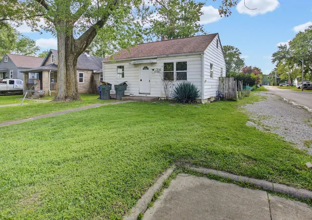 Photo 3 of Single family home for sale at 2723 Mcguffey Rd, Columbus, OH 43211 | MLS# 226032237 | Listing updated on 2026-09-28