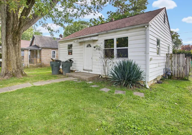 Photo 4 of Single family home for sale at 2723 Mcguffey Rd, Columbus, OH 43211 | MLS# 226032237 | Listing updated on 2026-09-28