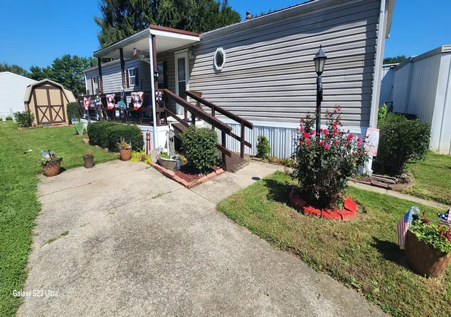 Photo 2 of Single family home for sale at 189 Parklawn Dr, Circleville, OH 43113 | MLS# 226032241 | Listing updated on 2026-08-28