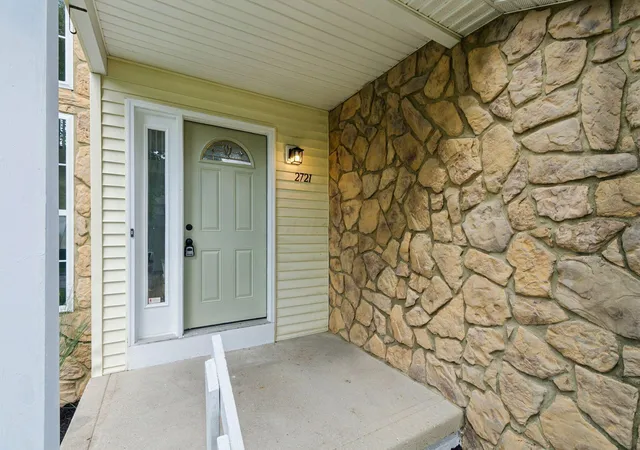 Photo 2 of Single family home for sale at 2721 Barrows Rd, Columbus, OH 43232 | MLS# 226032270 | Listing updated on 2026-08-31