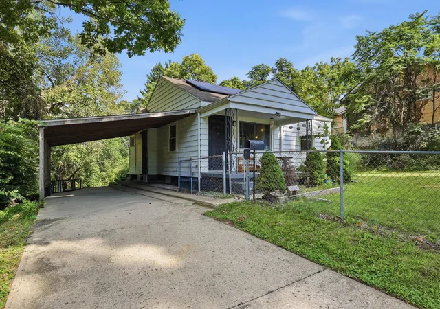 Photo 2 of Single family home for sale at 288 N Oakley Ave, Columbus, OH 43204 | MLS# 226032942 | Listing updated on 2026-09-22