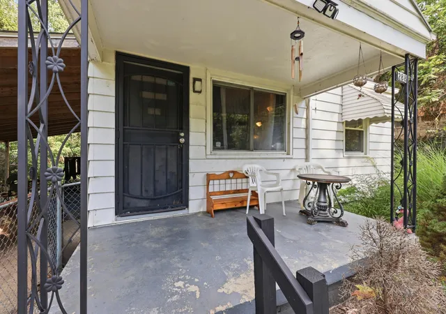 Photo 4 of Single family home for sale at 288 N Oakley Ave, Columbus, OH 43204 | MLS# 226032942 | Listing updated on 2026-09-22