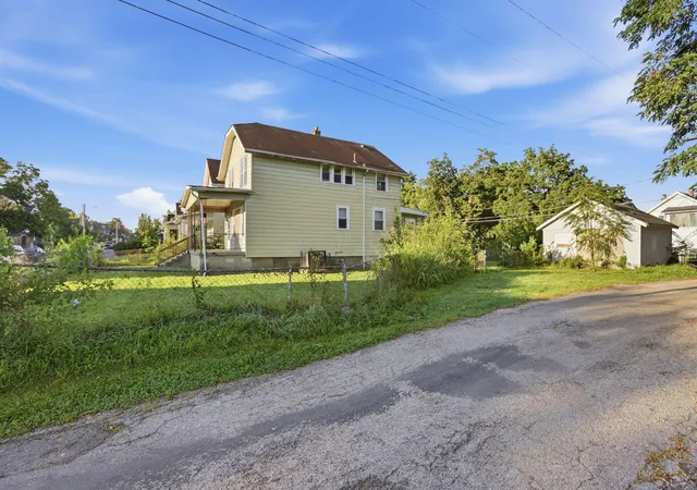 Photo 3 of Single family home for sale at 223 N Wayne Ave, Columbus, OH 43204 | MLS# 226032671 | Listing updated on 2026-09-17