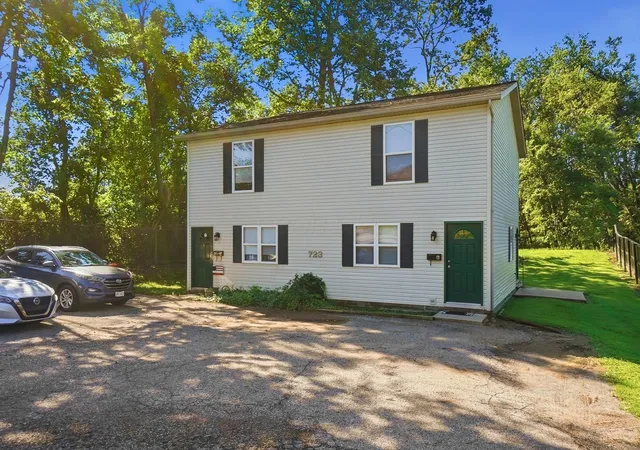 Photo 2 of Multi family home for sale at 723 Wesley Ave, Newark, OH 43055 | MLS# 226032324 | Listing updated on 2026-09-21