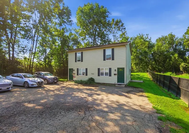 Photo 3 of Multi family home for sale at 723 Wesley Ave, Newark, OH 43055 | MLS# 226032324 | Listing updated on 2026-09-21