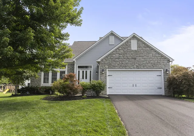 Photo 1 of Single family home for sale at 4154 Hoffman Farms Dr, Hilliard, OH 43026 | MLS# 226032367 | Listing updated on 2026-10-07