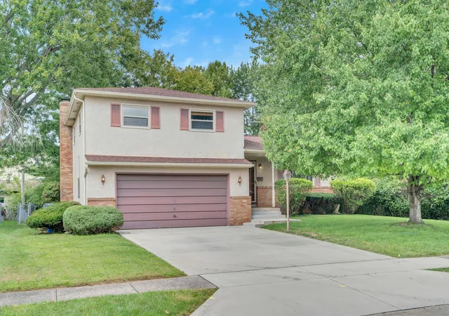 Photo 2 of Single family home for sale at 5297 Sandalwood Ct, Columbus, OH 43229 | MLS# 226032625 | Listing updated on 2026-08-29