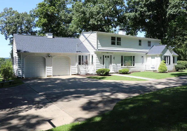 Photo 2 of Single family home for sale at 800 Club Dr, Mount Vernon, OH 43050 | MLS# 226032436 | Listing updated on 2026-08-28