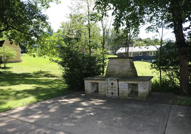 Photo 3 of Sale Pending at 800 Club Dr, Mount Vernon, OH 43050 | MLS# 226032436 | Listing updated on 2026-10-14