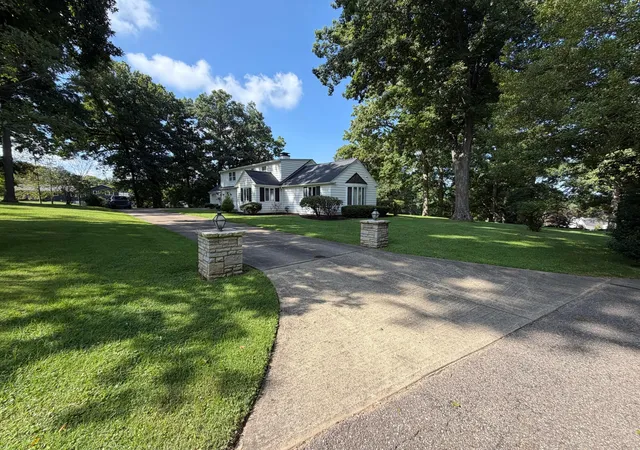 Photo 4 of Sale Pending at 800 Club Dr, Mount Vernon, OH 43050 | MLS# 226032436 | Listing updated on 2026-10-14