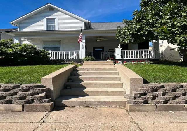 Photo 1 of Single family home for sale at 565 E Chestnut St, Lancaster, OH 43130 | MLS# 226032415 | Listing updated on 2026-09-03