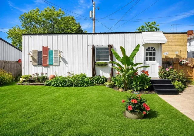 Photo 3 of Single family home for sale at 565 E Chestnut St, Lancaster, OH 43130 | MLS# 226032415 | Listing updated on 2026-09-03