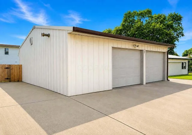 Photo 4 of Single family home for sale at 565 E Chestnut St, Lancaster, OH 43130 | MLS# 226032415 | Listing updated on 2026-09-03