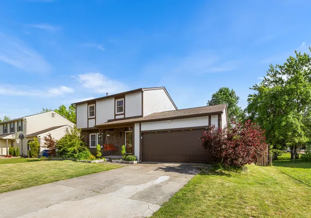 Photo 2 of Single family home for sale at 6431 Blackhaw Dr, Reynoldsburg, OH 43068 | MLS# 226032427 | Listing updated on 2026-08-26