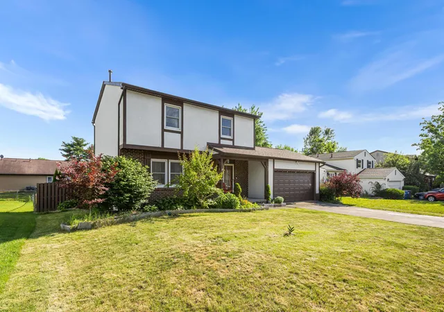 Photo 3 of Single family home for sale at 6431 Blackhaw Dr, Reynoldsburg, OH 43068 | MLS# 226032427 | Listing updated on 2026-08-26