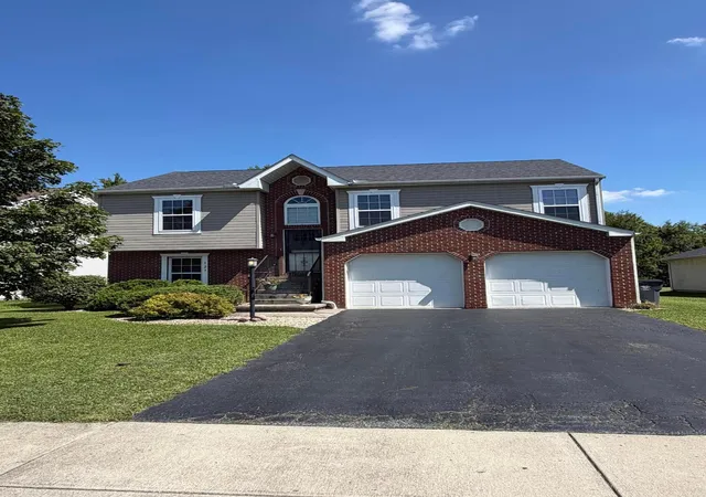 Photo 1 of Single family home for sale at 323 Haystack Ave, Pataskala, OH 43062 | MLS# 226032447 | Listing updated on 2026-09-17