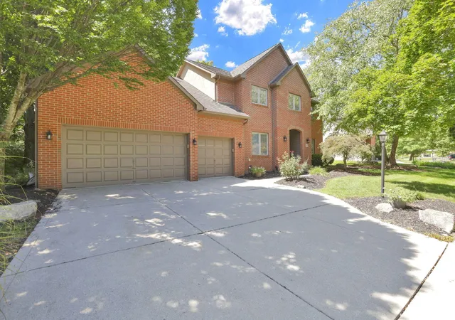 Photo 2 of Single family home for sale at 5205 Forest Run Dr, Dublin, OH 43017 | MLS# 226032577 | Listing updated on 2026-08-30