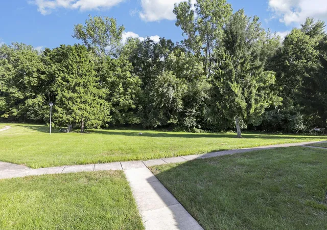 Listing Photo 2 - Condo for sale in building located at 2534 Nassau Dr, Columbus, OH 43232 - Unit #29C