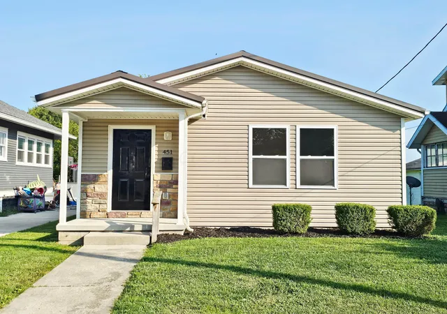 Photo 1 of Single family home for sale at 451 Broadway St, Washington Court House, OH 43160 | MLS# 226032510 | Listing updated on 2026-09-15