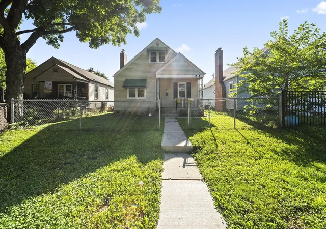 Photo 2 of Single family home for sale at 948 Seymour Ave, Columbus, OH 43206 | MLS# 226032520 | Listing updated on 2026-09-15
