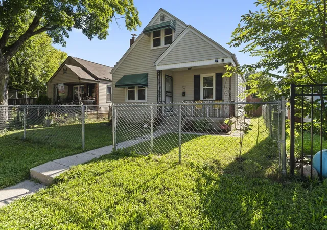 Photo 3 of Single family home for sale at 948 Seymour Ave, Columbus, OH 43206 | MLS# 226032520 | Listing updated on 2026-09-15