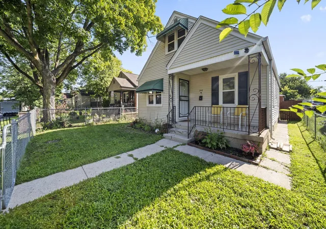 Photo 3 of Single family home for sale at 948 Seymour Ave, Columbus, OH 43206 | MLS# 226032520 | Listing updated on 2026-10-24