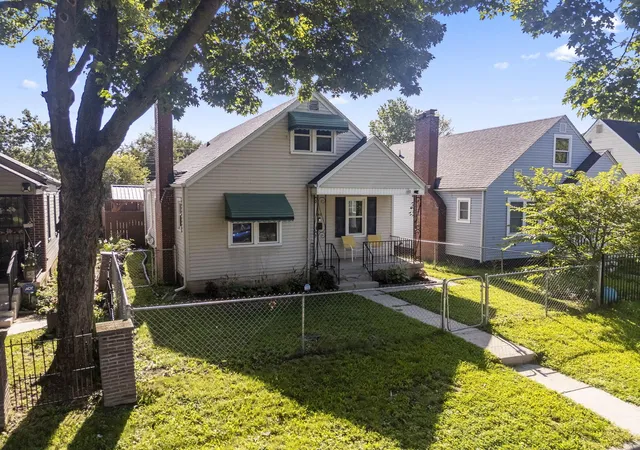 Photo 4 of Single family home for sale at 948 Seymour Ave, Columbus, OH 43206 | MLS# 226032520 | Listing updated on 2026-10-24
