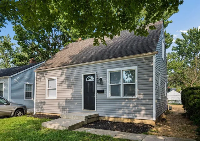 Photo 2 of Single family home for sale at 2622 Hiawatha St, Columbus, OH 43211 | MLS# 226032545 | Listing updated on 2026-09-19