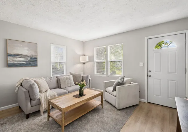 Photo 3 of Single family home for sale at 2622 Hiawatha St, Columbus, OH 43211 | MLS# 226032545 | Listing updated on 2026-09-19