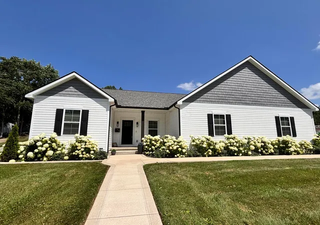 Photo 1 of Single family home for sale at 614 N 11th St, Cambridge, OH 43725 | MLS# 226032892 | Listing updated on 2026-09-07