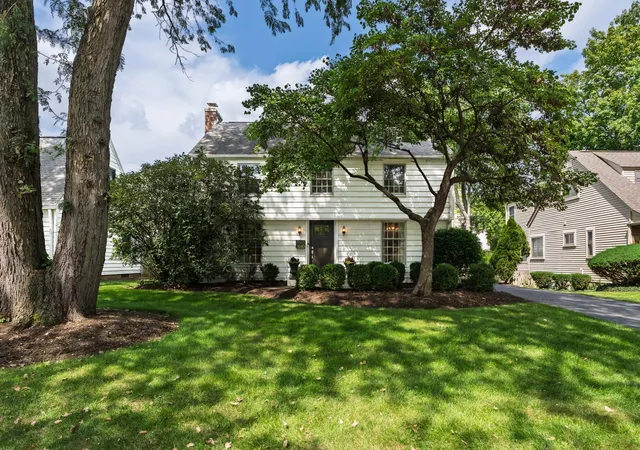 Photo 2 of Single family home for sale at 1640 Barrington Rd, Columbus, OH 43221 | MLS# 226032617 | Listing updated on 2026-08-28