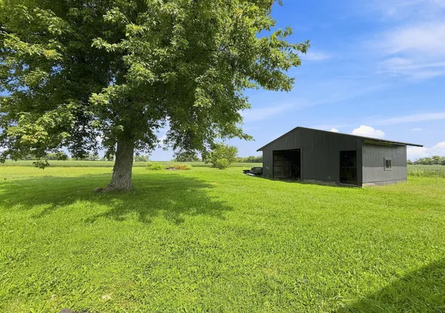 Photo 3 of Single family home for sale at 16155 Yankeetown Chenoweth Rd, Mount Sterling, OH 43143 | MLS# 226032764 | Listing updated on 2026-09-15