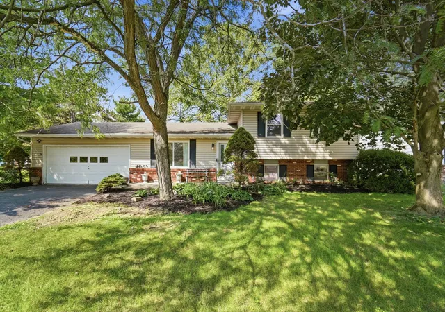 Photo 1 of Sale Pending at 4052 Sequoia Ave, Grove City, OH 43123 | MLS# 226032833 | Listing updated on 2026-09-21