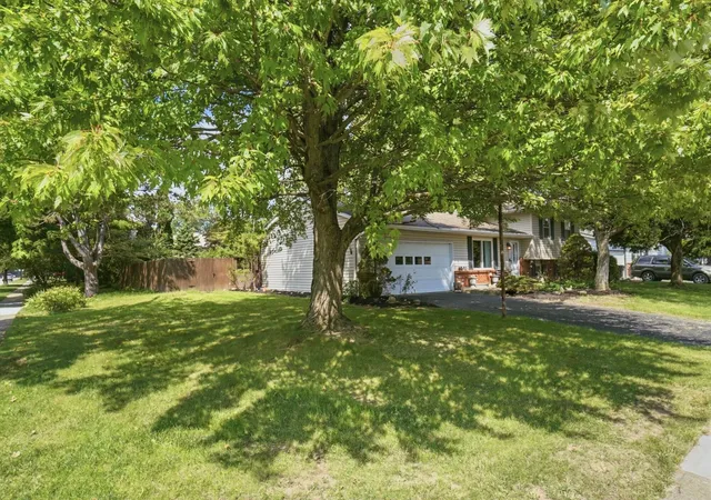 Photo 2 of Sale Pending at 4052 Sequoia Ave, Grove City, OH 43123 | MLS# 226032833 | Listing updated on 2026-09-21