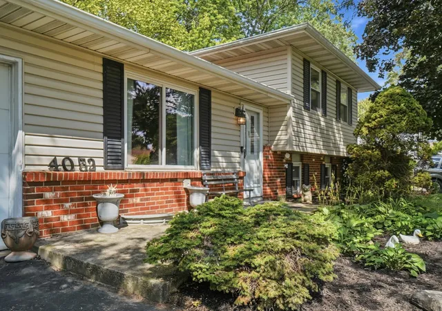 Photo 3 of Sale Pending at 4052 Sequoia Ave, Grove City, OH 43123 | MLS# 226032833 | Listing updated on 2026-09-21