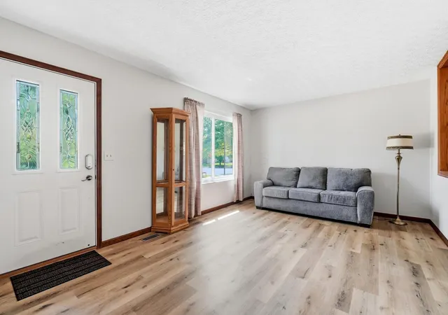 Photo 3 of Sale Pending at 4052 Sequoia Ave, Grove City, OH 43123 | MLS# 226032833 | Listing updated on 2026-09-21