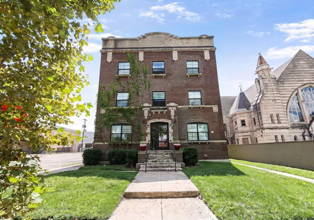 Photo 2 of Multi family home for sale at 595 E Broad St, Columbus, OH 43215 | MLS# 226032666 | Listing updated on 2026-08-28