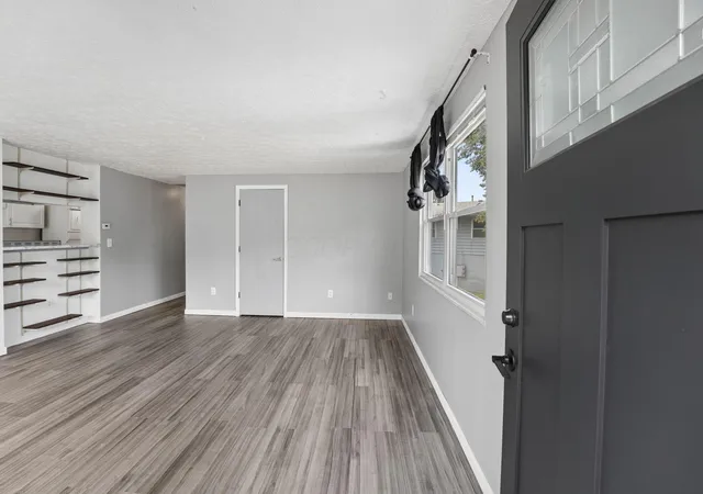 Listing Photo 4 - Condo for sale in building located at 699 Cherry Holw Rd, Columbus, OH 43228 - Unit #A