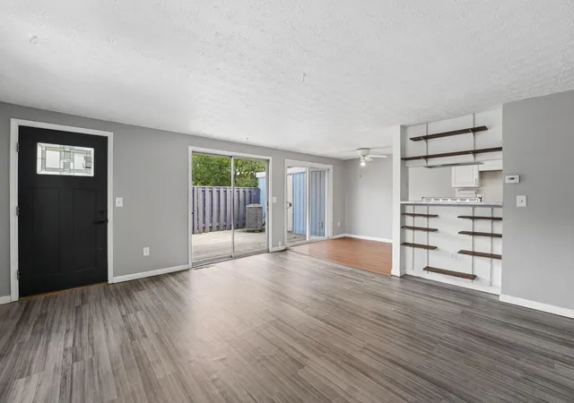 Listing Photo 5 - Condo for sale in building located at 699 Cherry Holw Rd, Columbus, OH 43228 - Unit #A
