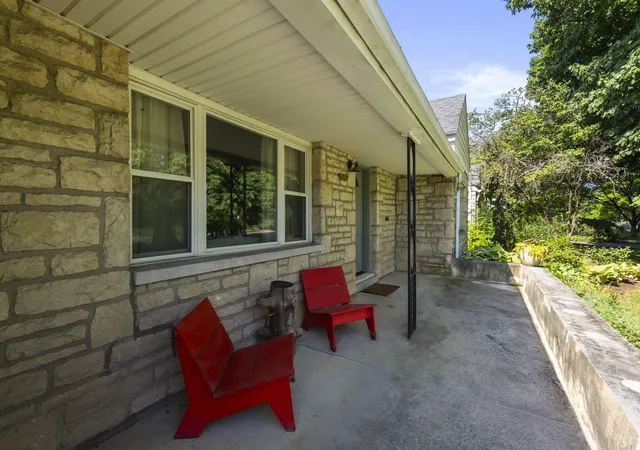 Photo 2 of Single family home for sale at 2543 E Livingston Ave, Columbus, OH 43209 | MLS# 226032690 | Listing updated on 2026-08-28