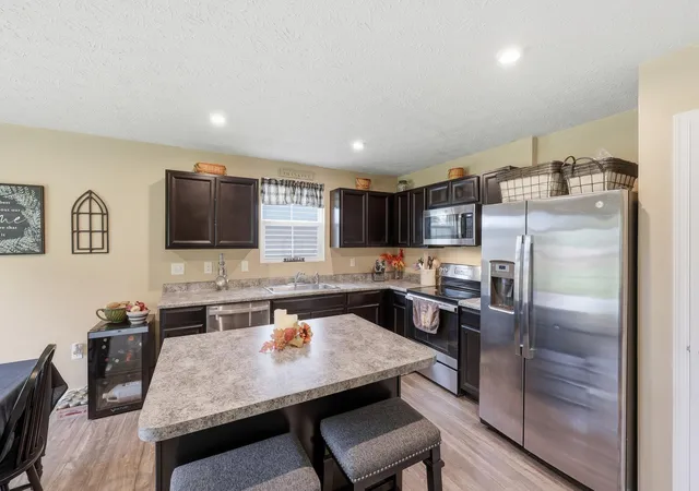 Photo 2 of Single family home for sale at 215 S Tuttle Rd, Springfield, OH 45505 | MLS# 226032709 | Listing updated on 2026-09-10