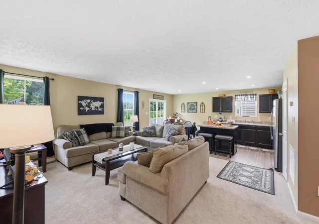 Photo 3 of Single family home for sale at 215 S Tuttle Rd, Springfield, OH 45505 | MLS# 226032709 | Listing updated on 2026-09-10