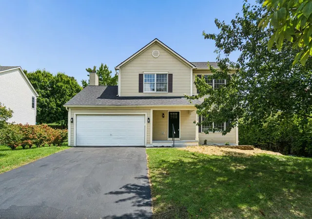 Photo 2 of Single family home for sale at 1710 Cloverdale Dr, Lancaster, OH 43130 | MLS# 226032805 | Listing updated on 2026-08-30
