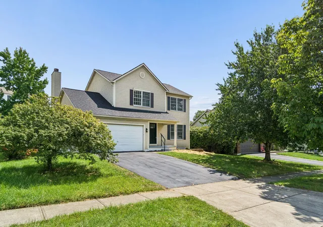 Photo 2 of Single family home for sale at 1710 Cloverdale Dr, Lancaster, OH 43130 | MLS# 226032805 | Listing updated on 2026-08-30