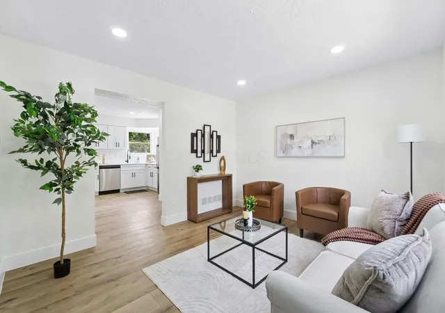 Photo 3 of Single family home for sale at 1710 Cloverdale Dr, Lancaster, OH 43130 | MLS# 226032805 | Listing updated on 2026-08-30
