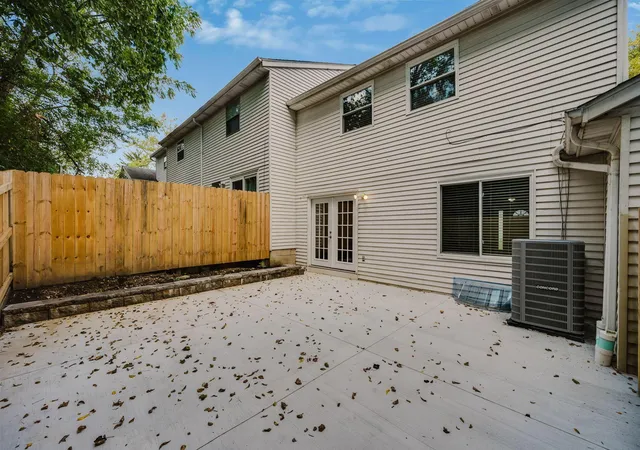 Listing Photo 2 - Condo for sale in building located at 2853 Avati Dr, Columbus, OH 43207 - Unit #D5